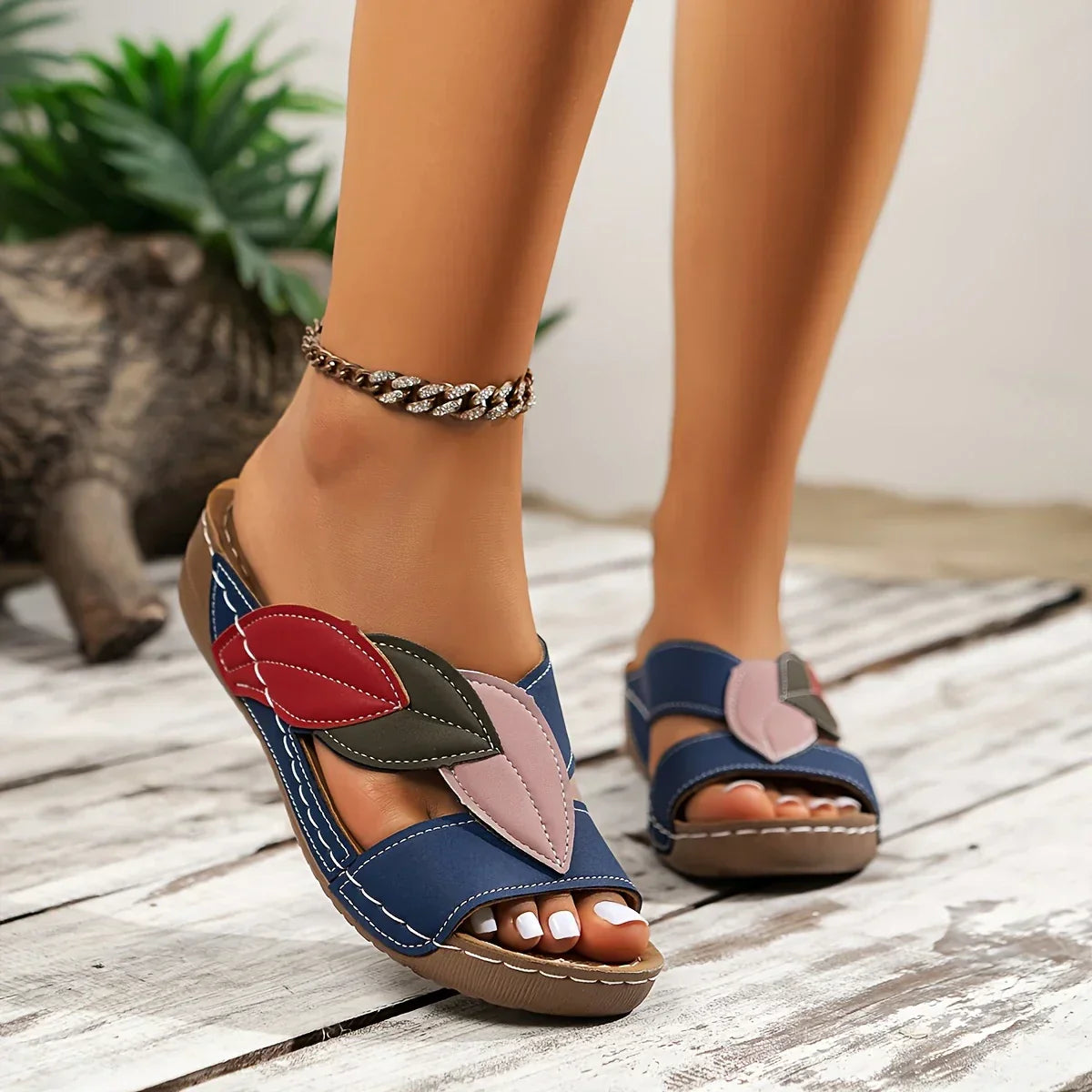 Clara™ – Slip-in Sandals with Leaf Pattern for Women