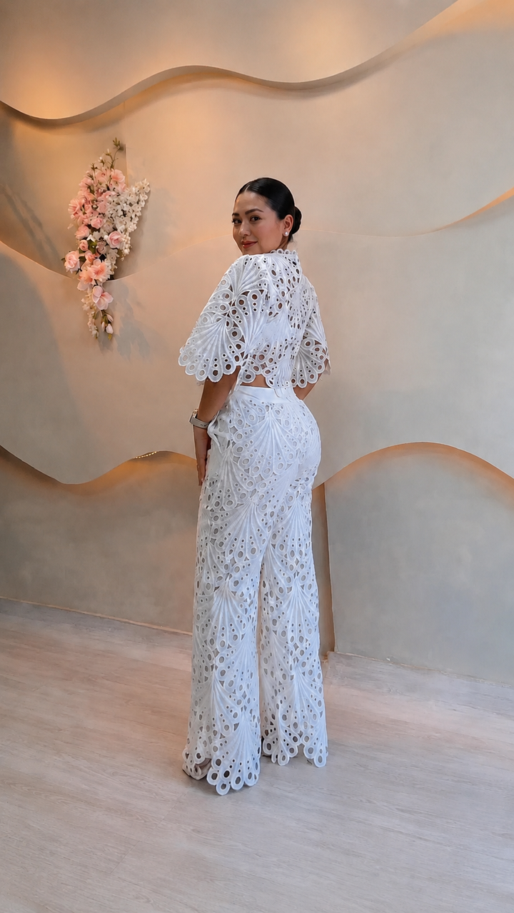 VÉLORA™ Blanc Bloom Eyelet Set
