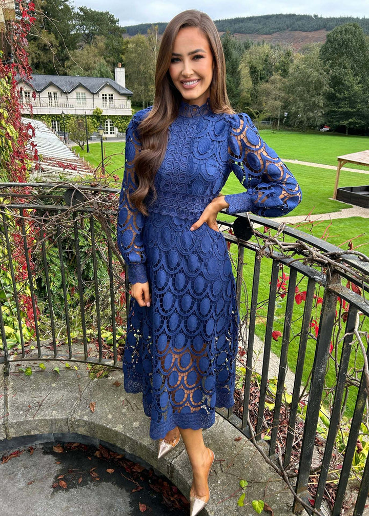 ÉLÉGANCE Lace Maxi Dress